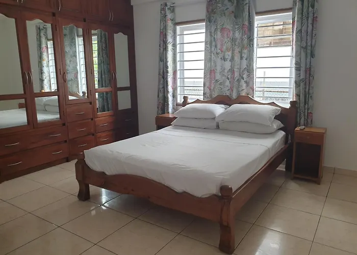Palmont Commercial Self-catering - Beau Vallon (Mahe)