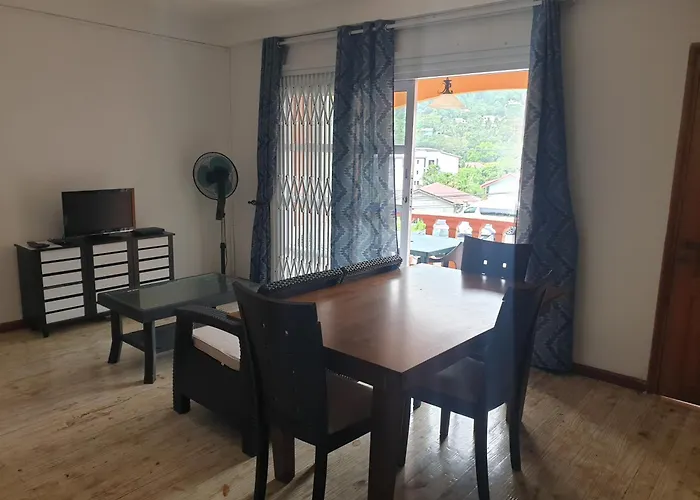Palmont Commercial Self-catering - * Beau Vallon (Mahe)