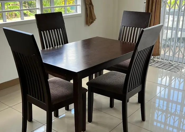 Palmont Commercial Self-catering - * Beau Vallon (Mahe)